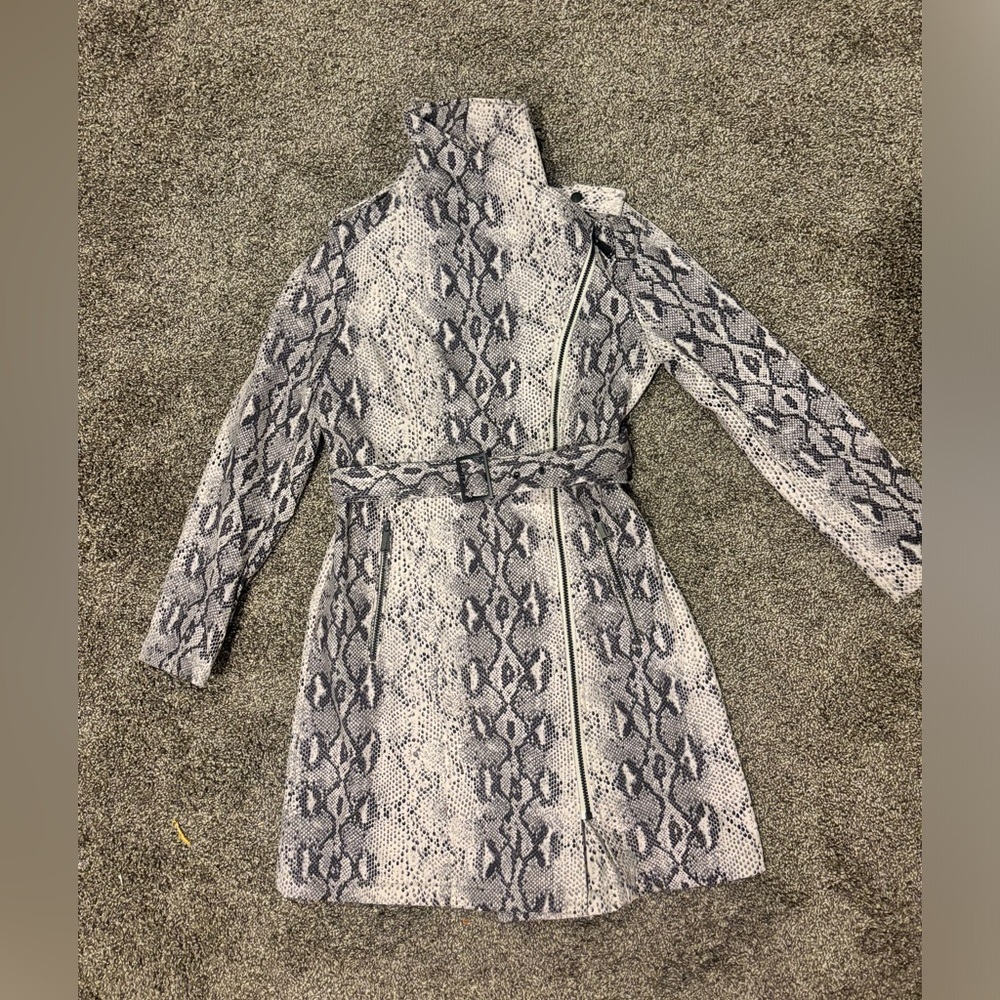 BCBGeneration lightweight Snake print trench coat… - image 4